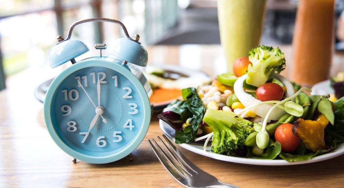 Qué es la dieta del ayuno intermitente: tiene efectos tanto físicos como mentales, según la ciencia