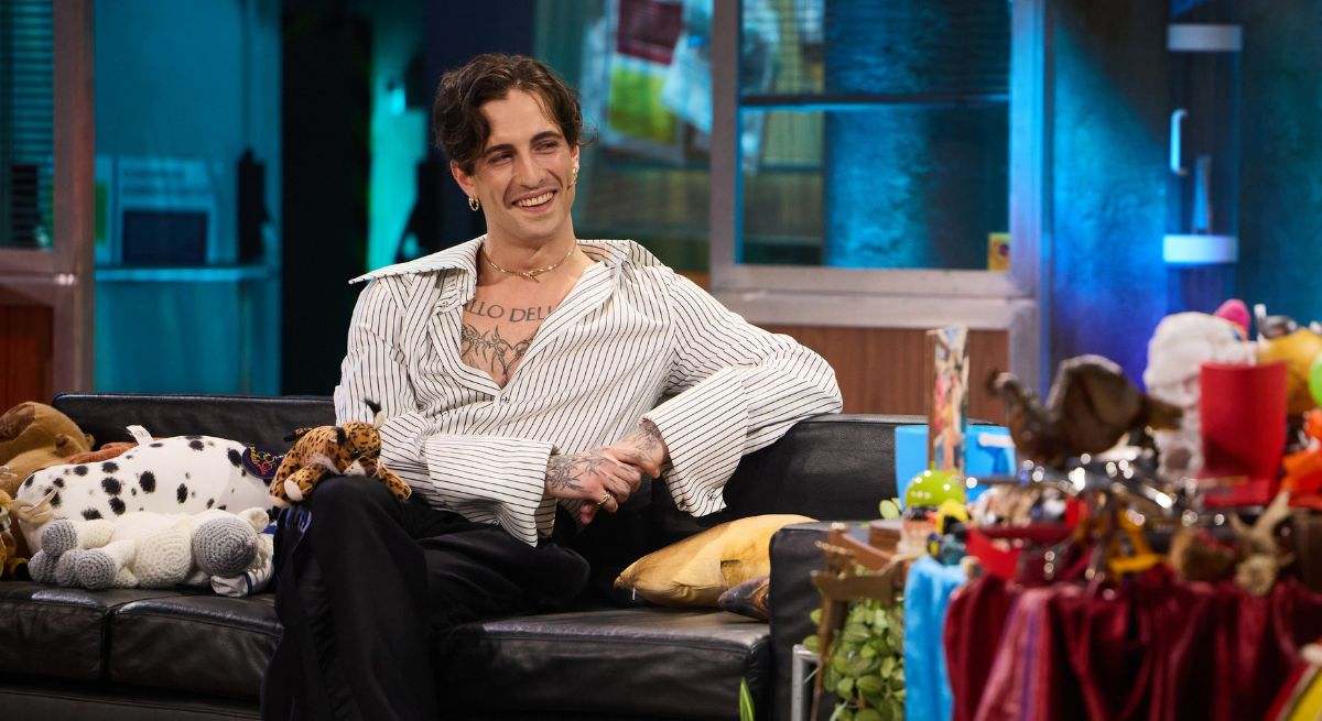 Damiano David, exintegrante de Maneskin, supera todos los límites con las preguntas de Broncano en 'La Revuelta'