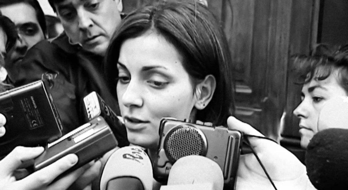 Nevenka hablando en una rueda de prensa