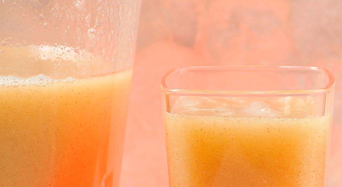 Agua de guayaba con canela