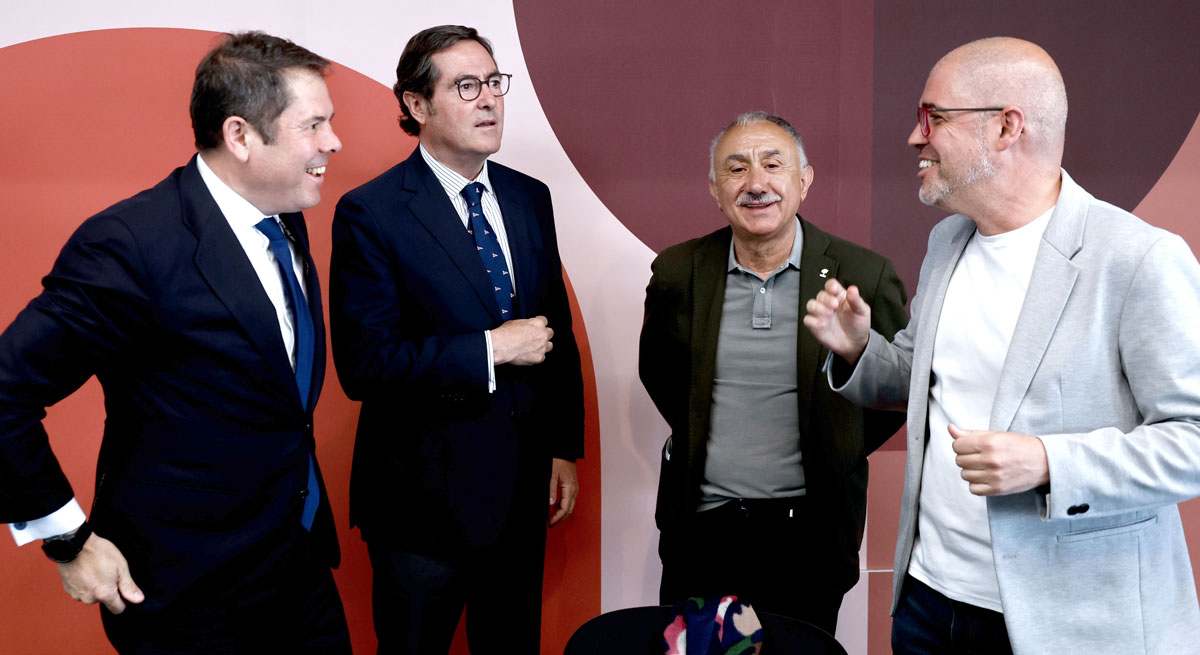 Cuerva (Cepyme), Garamendi (CEOE), Álvarez (UGT) y Sordo (CCOO), representantes del diálogo social. EFE