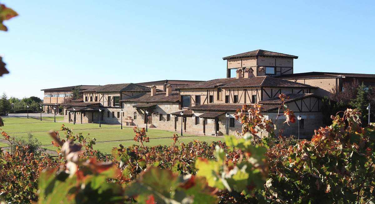Vina-Arnaiz_exterior.jpg