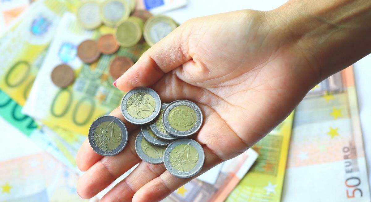 dos-euros-monedas-dreamstime.jpg