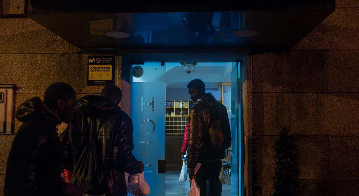 Migrantes llegan a Canarias.