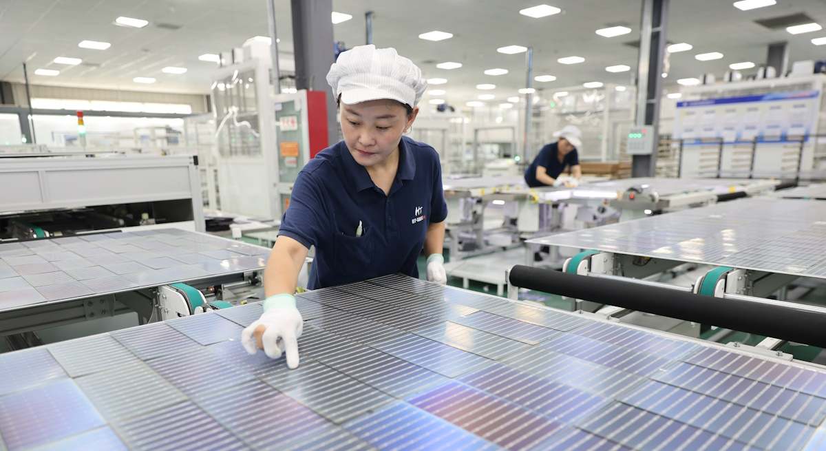 paneles-solares-china-operaria