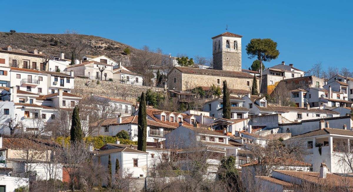 El pueblo blanco de estilo andaluz de 400 habitantes perfecto para una escapada de fin de semana cerca de Madrid