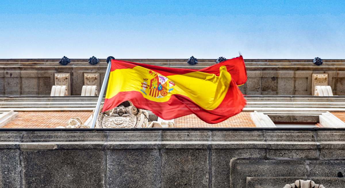 bandera-espana-cornisa-istock.jpg