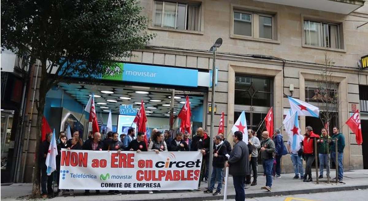 Empleados de la empresa de telecomunicaciones se concentran en Pontevedra.