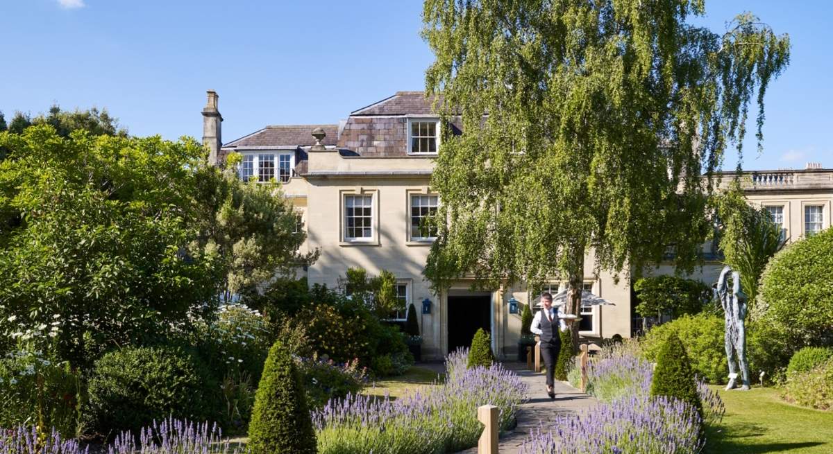 royalcrescent.jpg