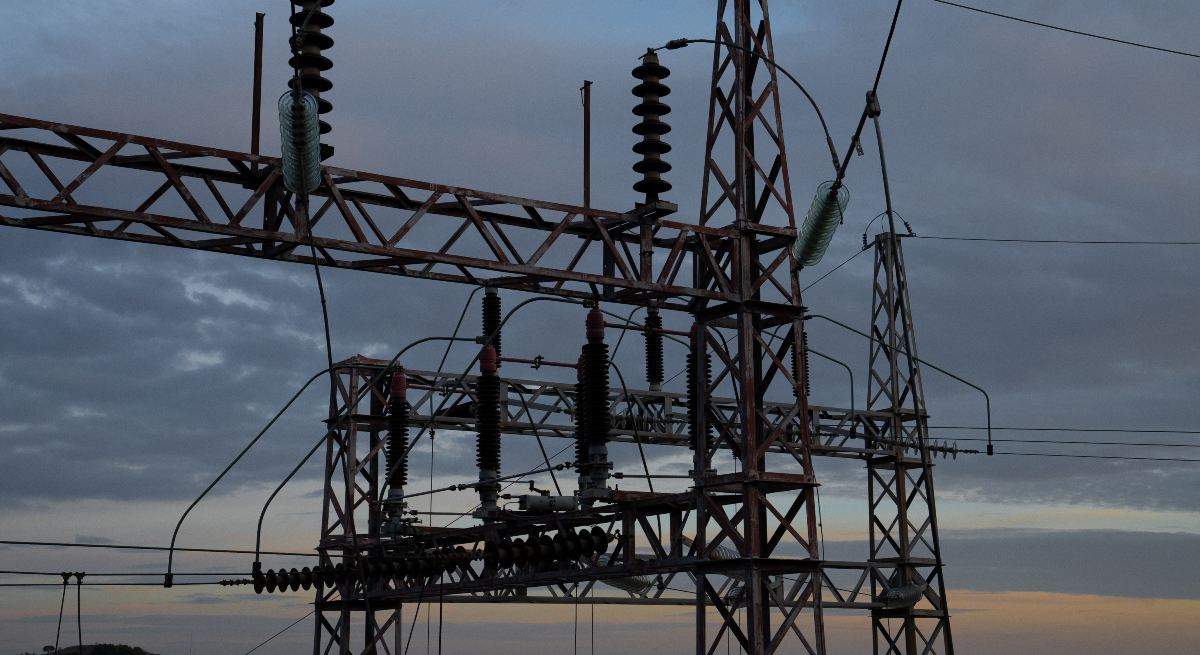 EuropaPress_4896598_tendido_electrico_31_diciembre_2022_barcelona_cataluna_espana_precio_luz-1.jpg