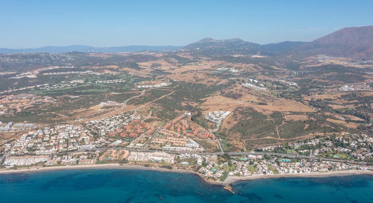Vista aérea de la zona donde se desarrollará el proyecto de Aedas en Estepona