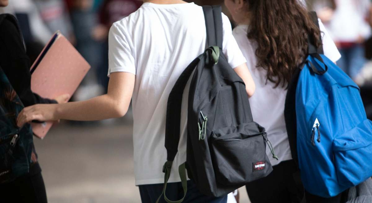 alumnos-con-mochila.jpg