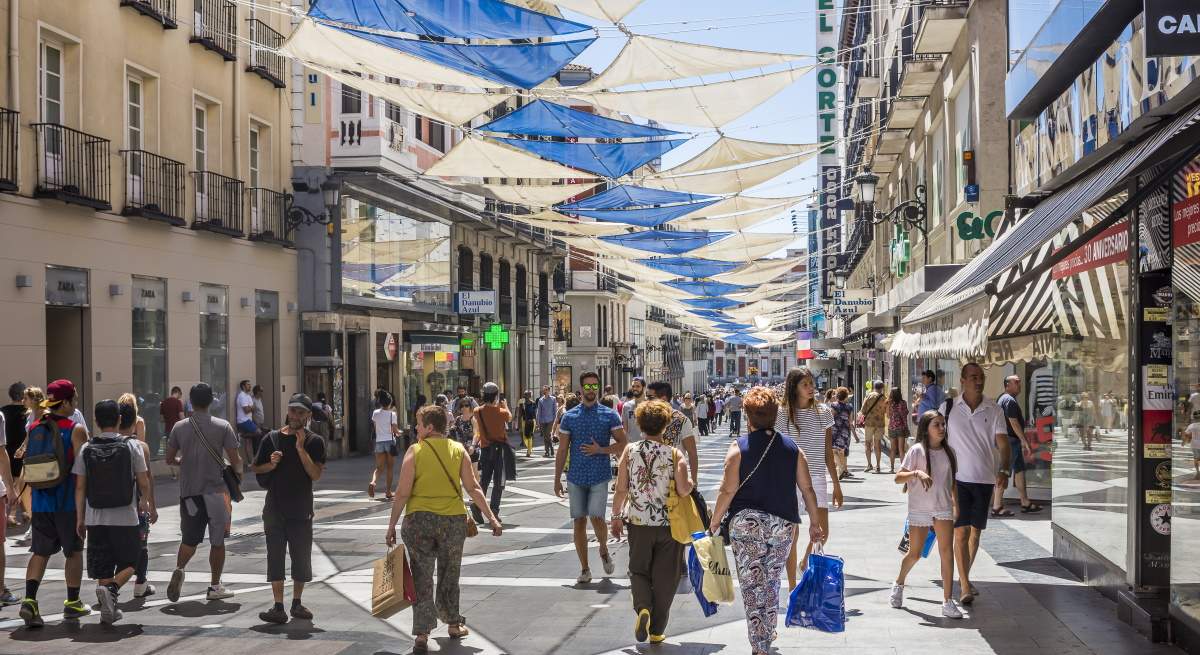 gente-compras-madrid-istock.jpg