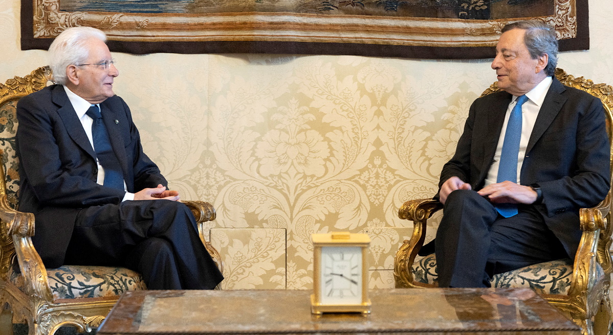 sergio-mattarella-mario-draghi-dimite-italia-21julio2022-reuters-1200x655.jpg
