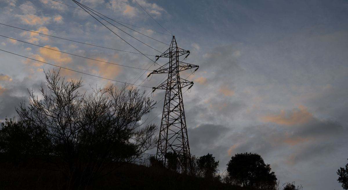 EuropaPress_4896589_tendido_electrico_31_diciembre_2022_barcelona_cataluna_espana_precio_luz-1.jpg