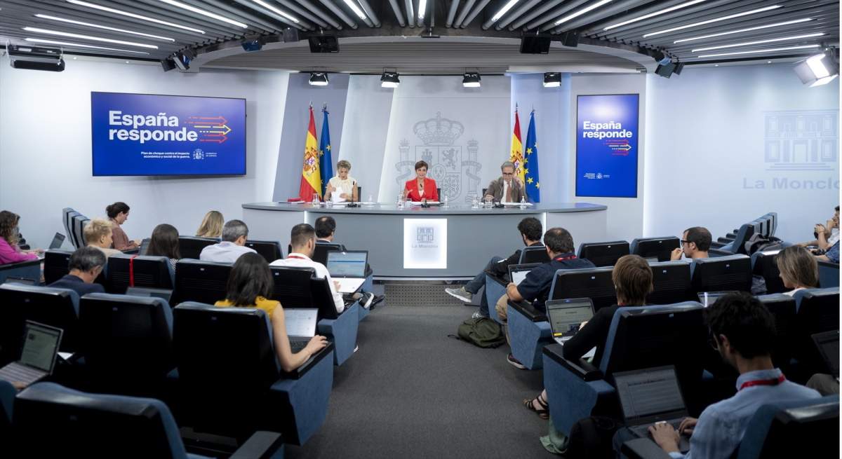 vicepresidenta_segunda_ministra_trabajo_economia_social_yolanda_diaz-europa-press-1200x655.jpg