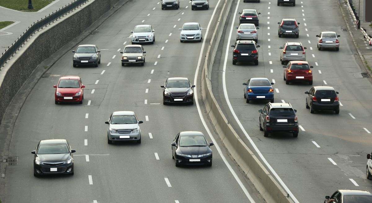 Carretera con coches