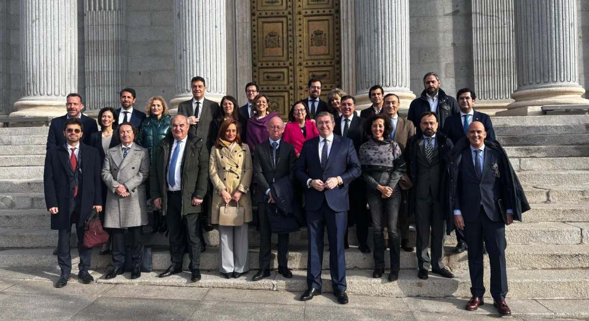 Junta directiva de EFCL en el Congreso