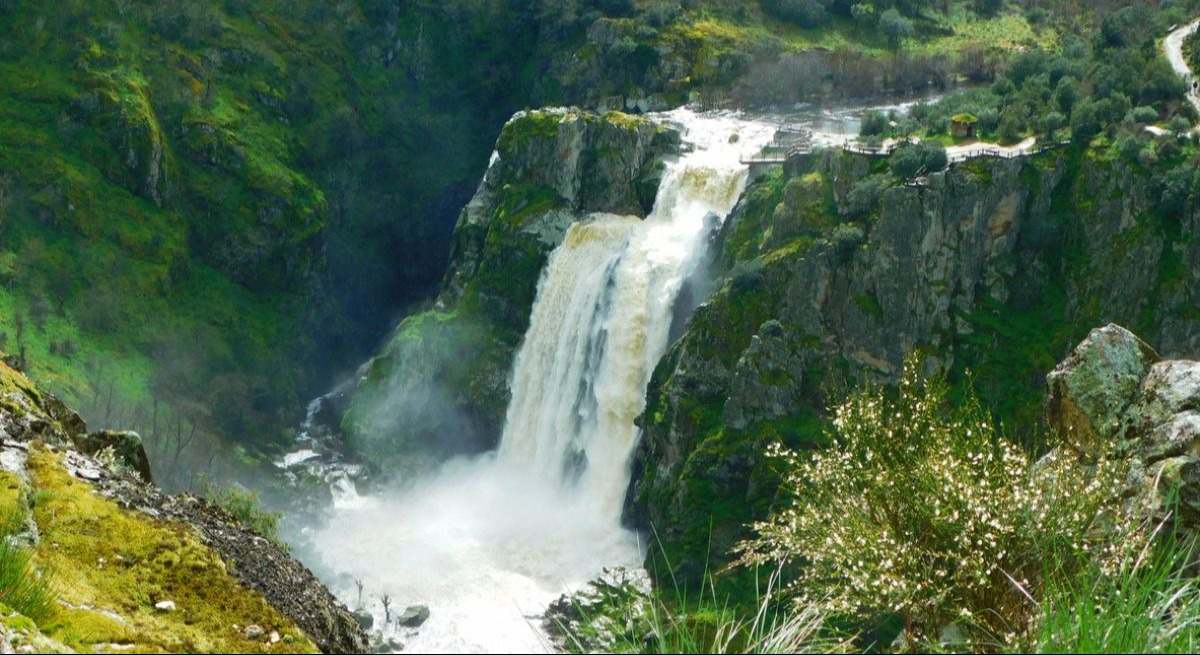 La impresionante caída de agua