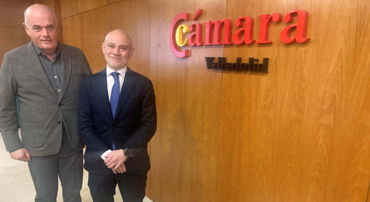 , Javier Labarga y Víctor Caramanzana, vicepresidente y presidenta de la Cámara de Comercio de Valladolid