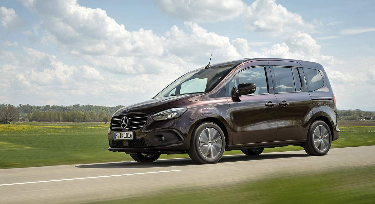 MERCEDES_CLASET_01.jpg