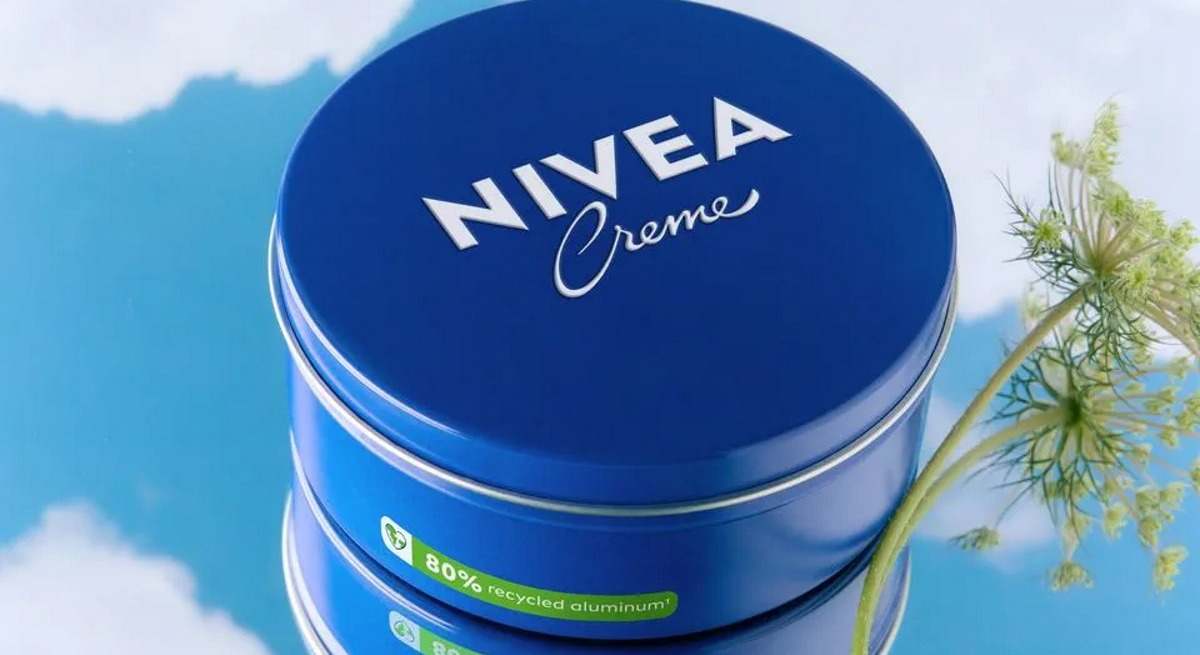 Nivea tapa azul.
