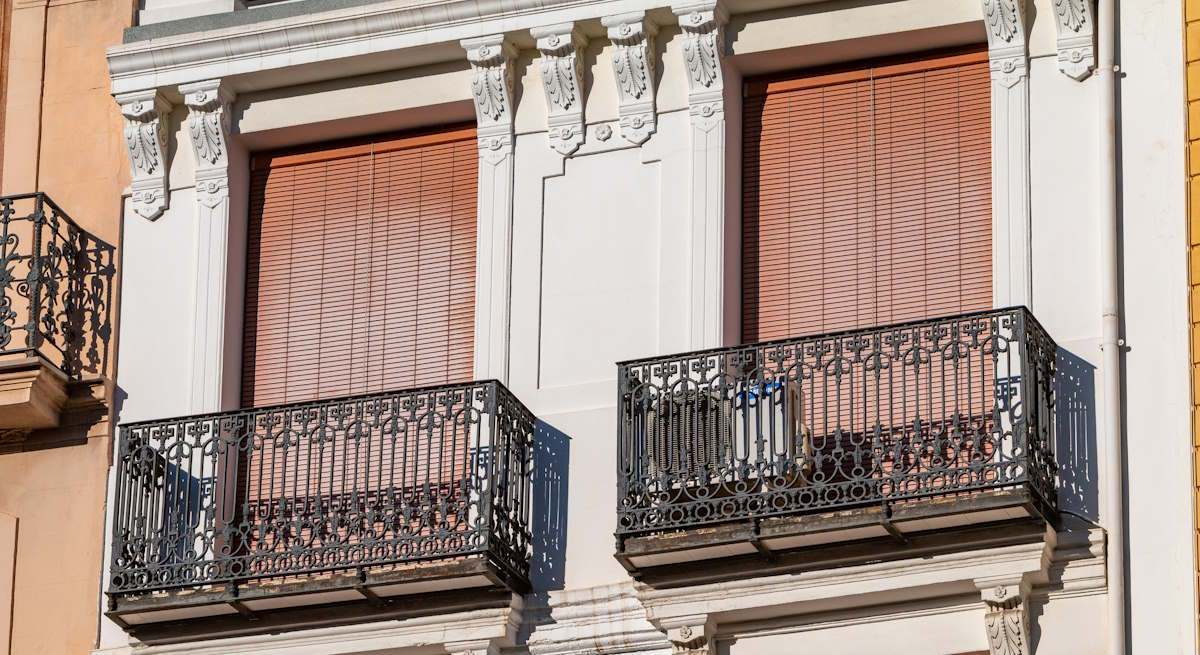 vivienda-persiana-echada-istock.jpg