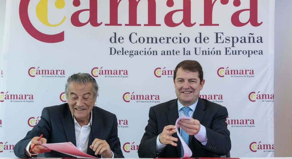 El director general de Drylock, Miguel Ángel González con Mañueco