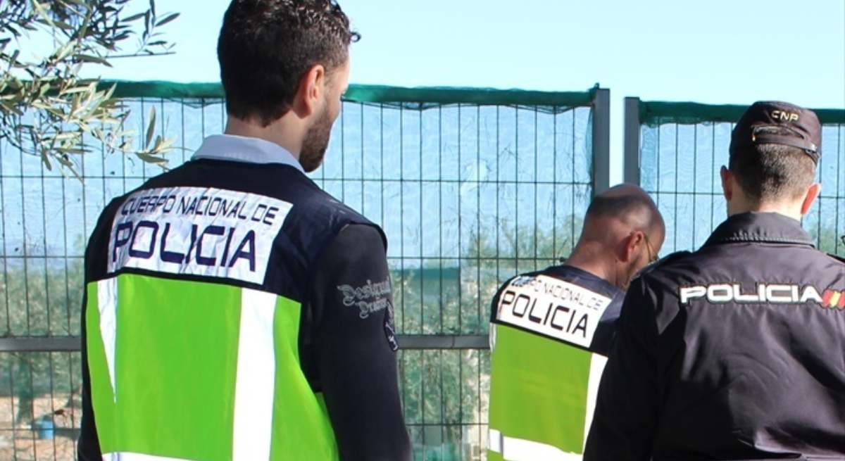 La Policía en una de las instalaciones / EP