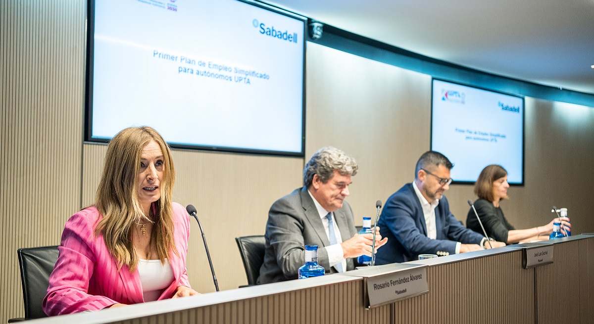 EuropaPress_5250964_i_d_directora_colectivos_profesionales_empresariales_banca_asociada_banco.jpg