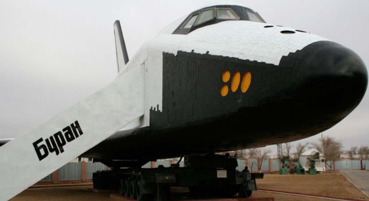 Avión en el museo de Baikonur