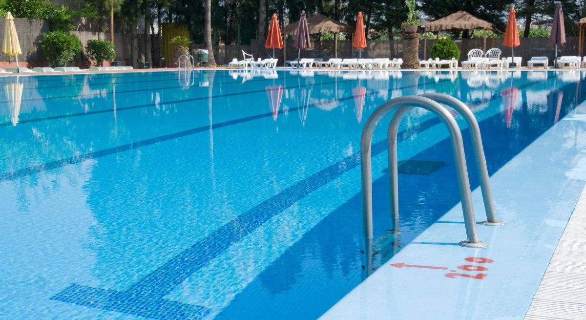 Piscina pblica de verano  Foto iStock