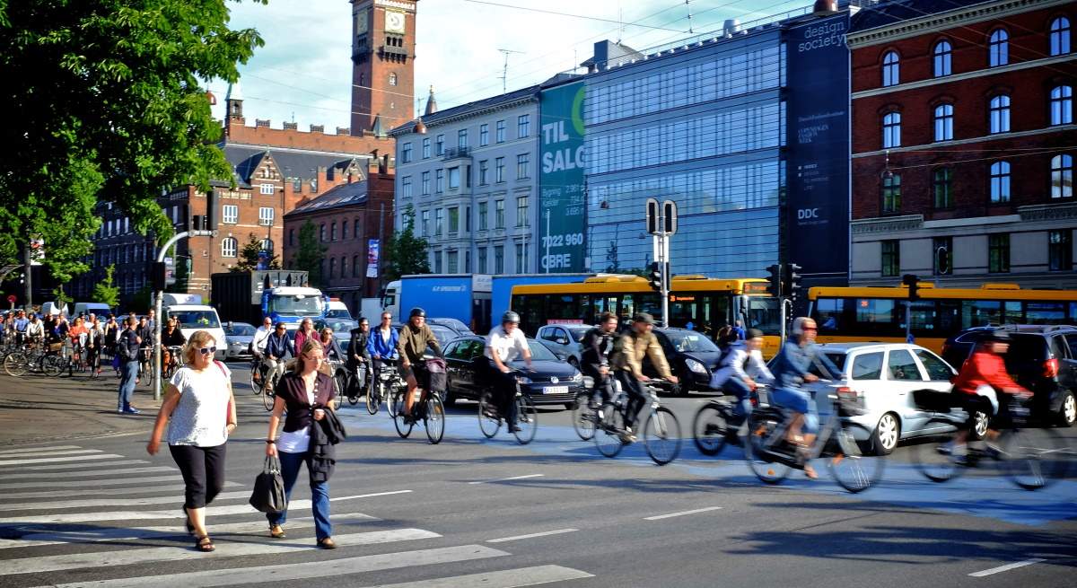 ciclistas-copenhague-bicicletas-dreamstime-1200x655.jpg