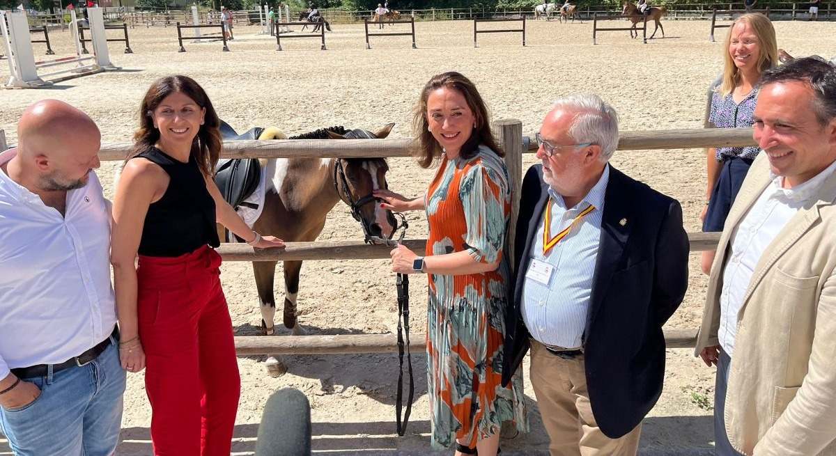 La consejera de Agricultura, María González Corral, visita el Centro Ecuestre de Castilla y León