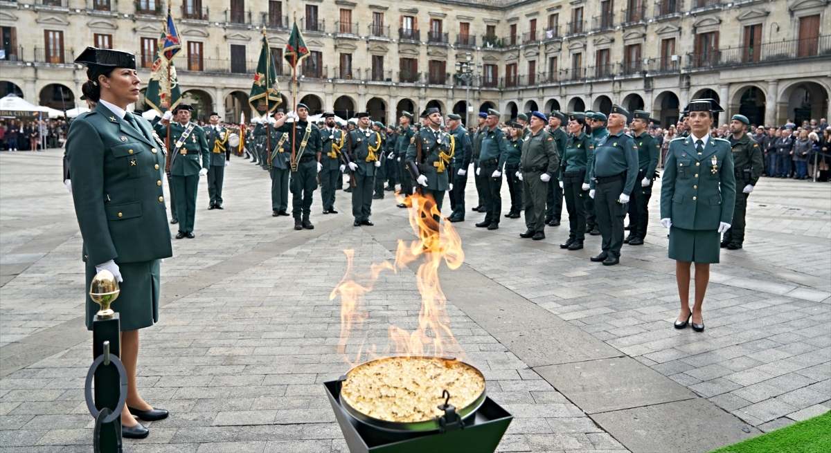 Momento del acto en la Plaza de España de VItora / EP