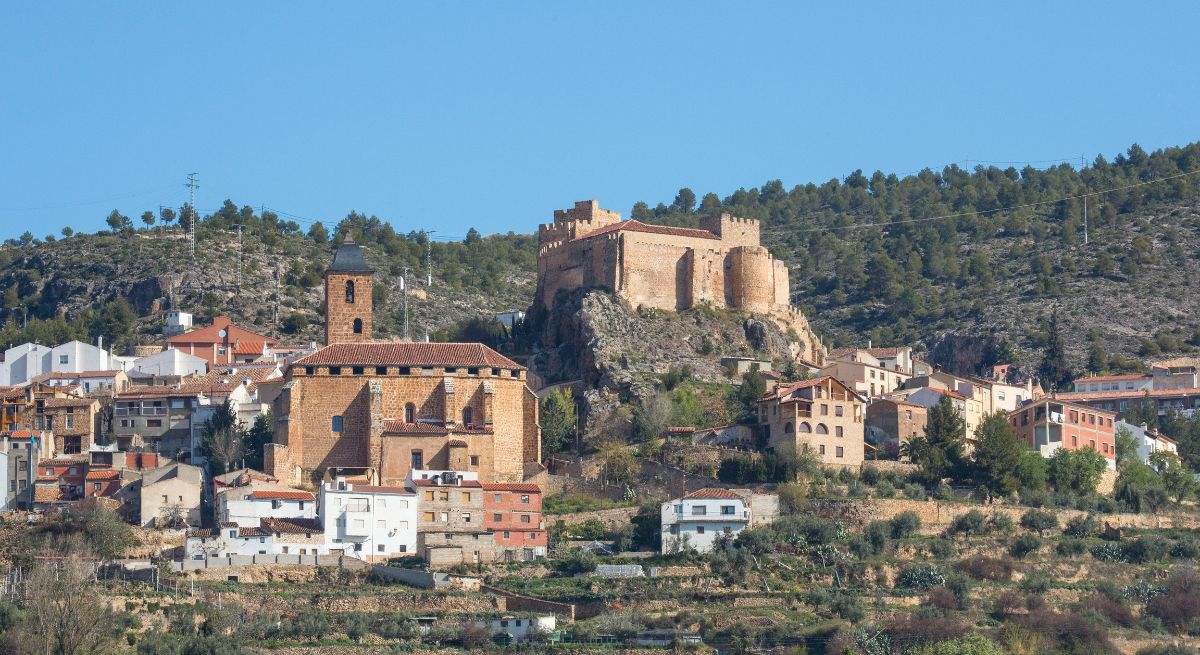 El pueblo de Yeste con su castillo en albacete