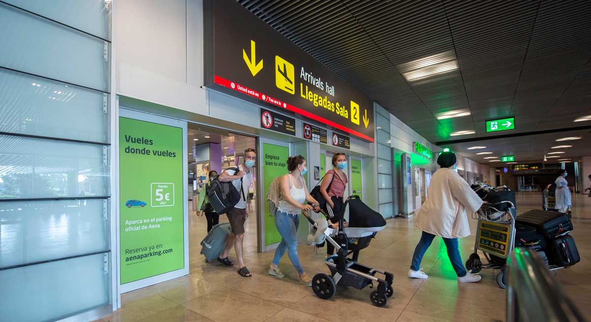 EuropaPress_3835678_pasajeros_llegan_aeropuerto_adolfo_suarez_madrid_barajas_julio_2021_madrid.jpg
