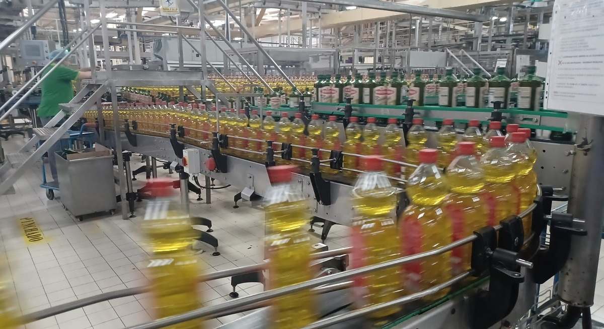 Una planta de envasado de aceite