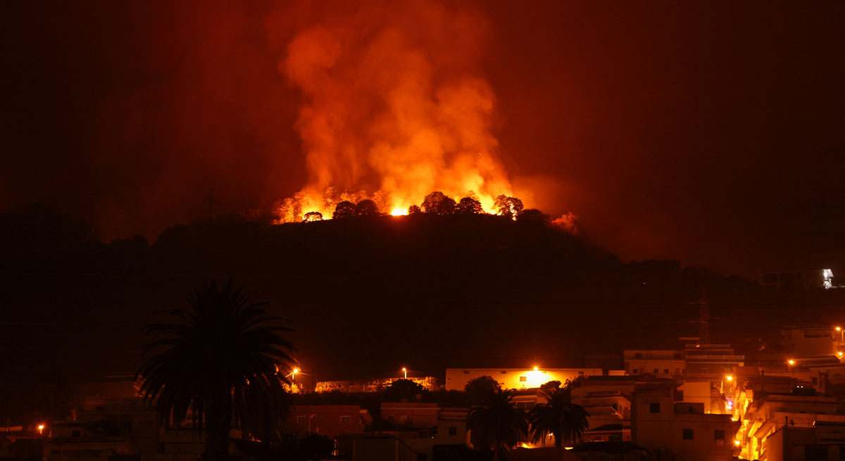 Wildfire-spreads-on-117650878.jpg