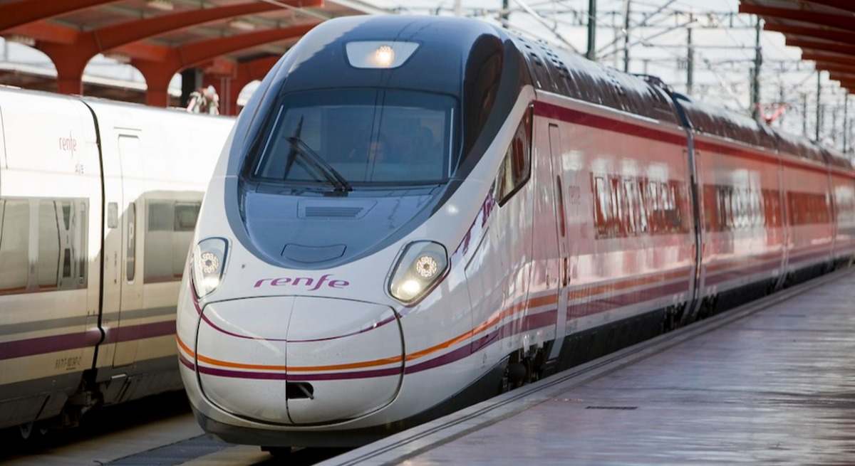 Servicio Avant prestado por la serie 114 de Renfe en Madrid-Chamartín. / Foto: Patier (Renfe)