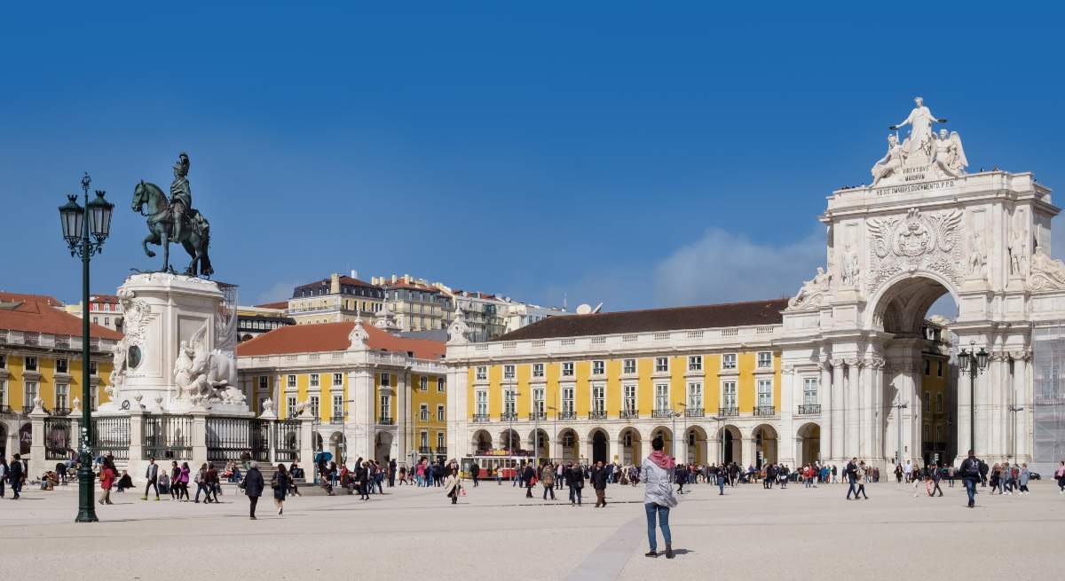 Plaza-Comercio-Lisboa-Alamy.jpg