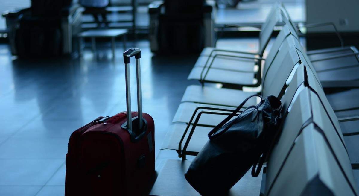 airport-gb7176ef78_1280-1.jpg