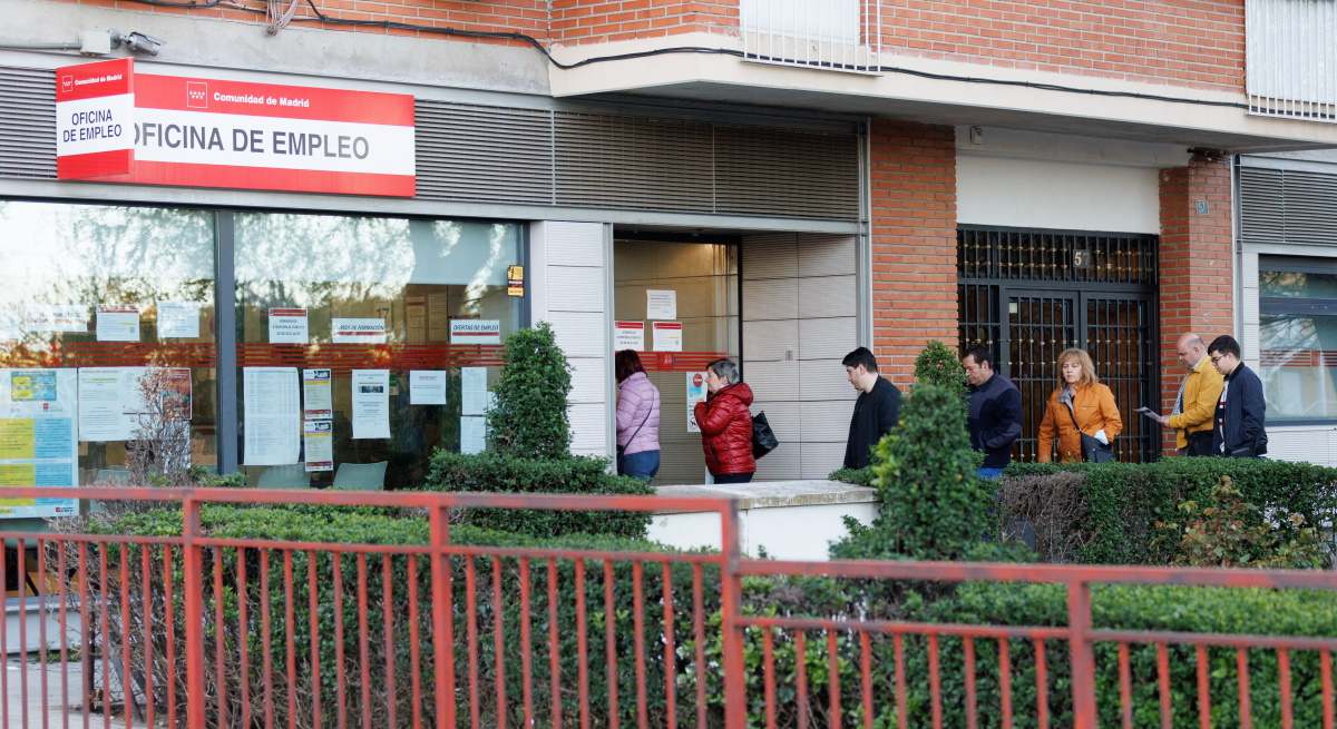 Cola del paro en Madrid