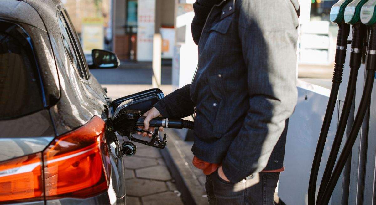 gasolinera-gasolina-diesel-mas-barata-iStock-1369219408.jpg