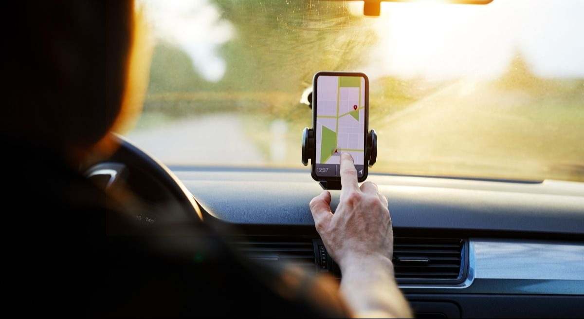 movil-coche-canva