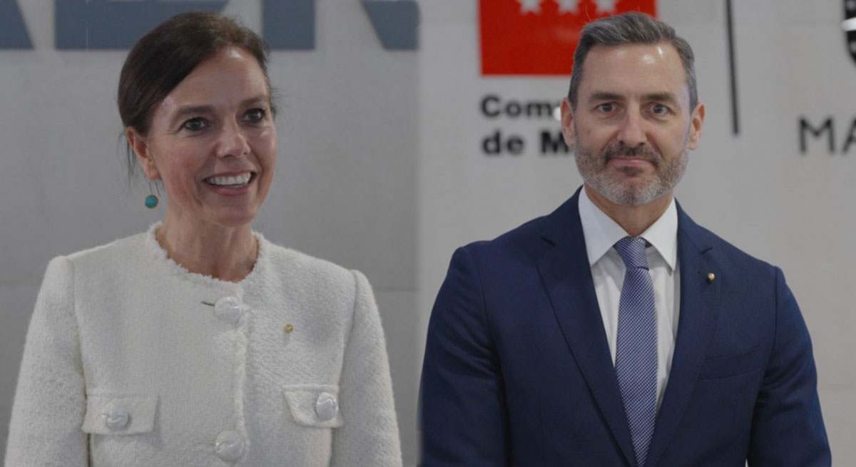 Almudena Maíllo, concejala de turismo del Ayuntamiento de Madrid, y Héctor Coronel, directo de turismo de Madrid Destino