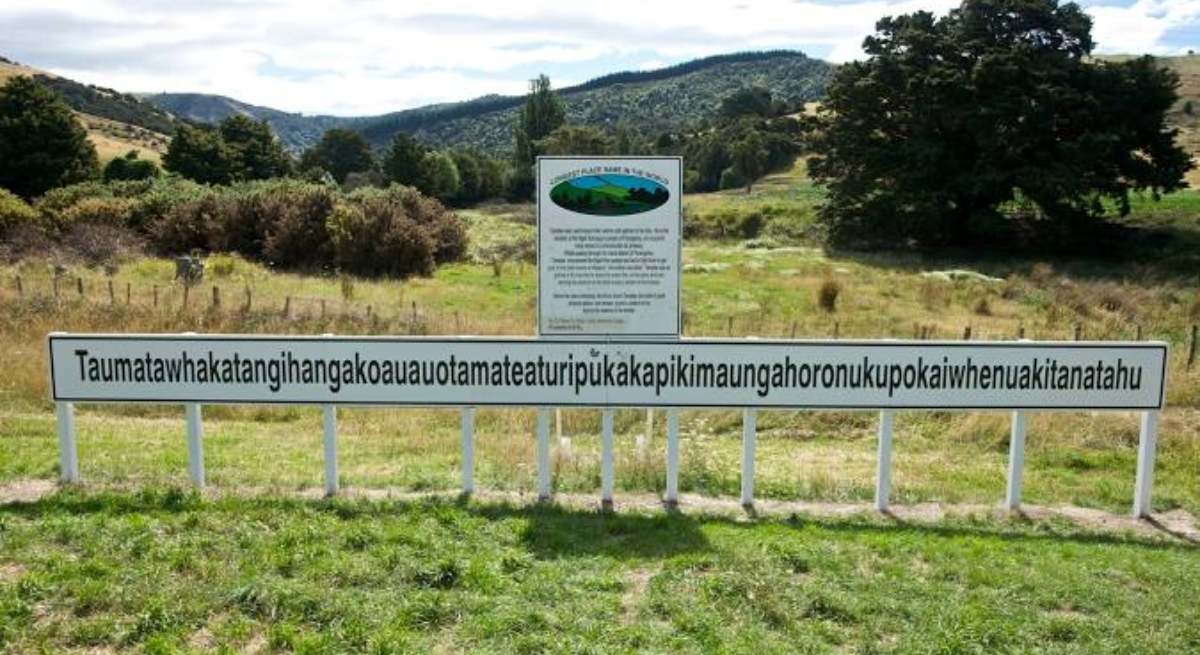 El letrero de 10 metros de Taumatawhakatangihangakoauauotamateaturipukakapikimaungahoronukupokaiwhenuakitanatahu