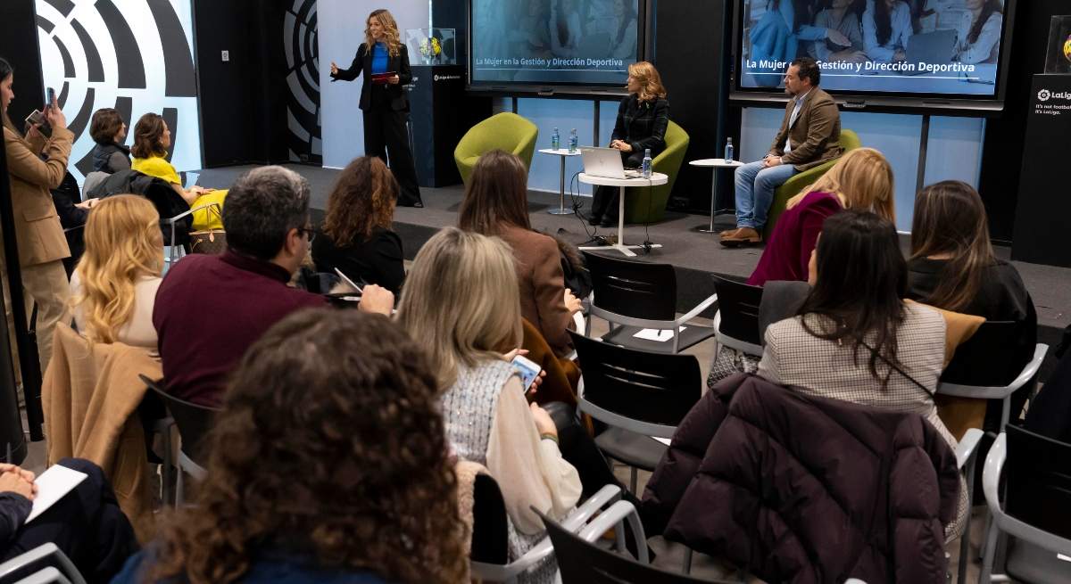 Acto-principal-de-la-II-Jornada-de-AEMED-y-LaLiga.jpg