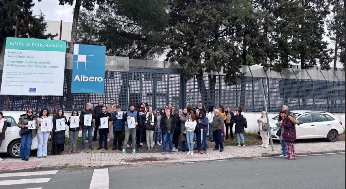 Concentración a las puertas del centro de internamiento Marcelo Nessi en Badajoz