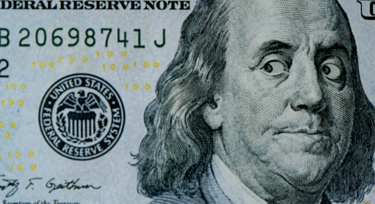 franklin-dollar-preocupado-istock.jpg